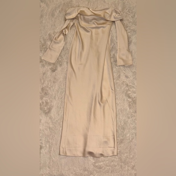 NEW Significant Other Nadia Off the Shoulder Long Sleeve Satin Maxi Dress sz 4 - Picture 3 of 7